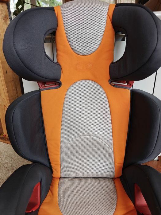 Детска седалка за кола Chicco artsana universal 15-36кг