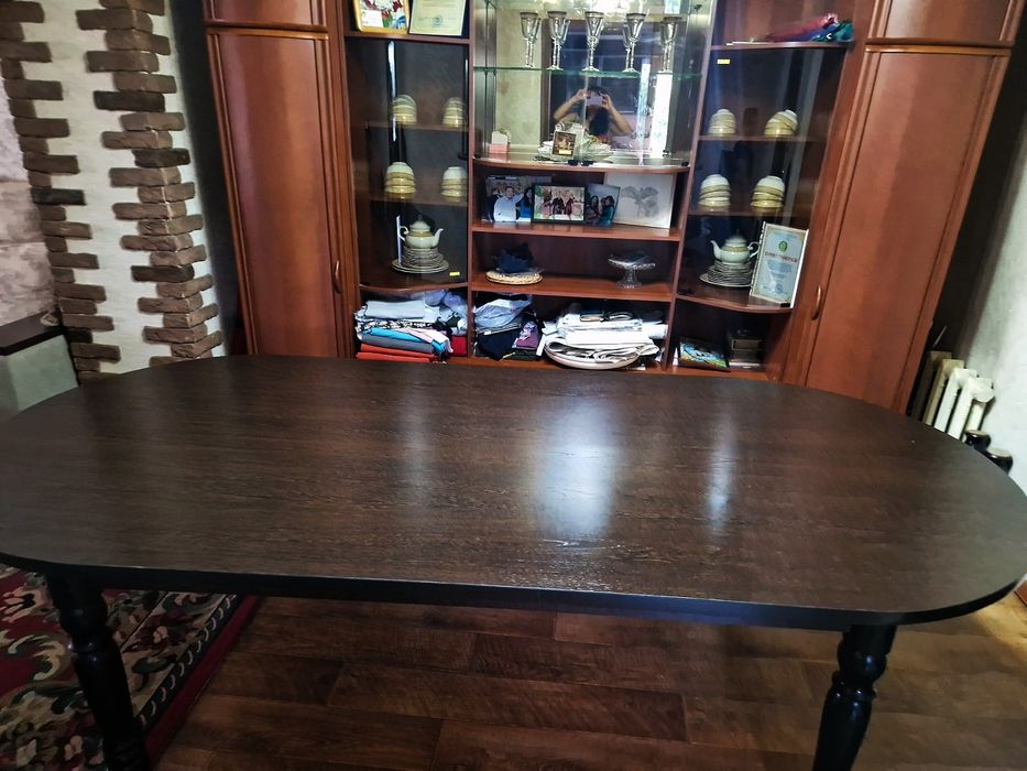 "Элегантный стол: от классики до казахских традиций!"