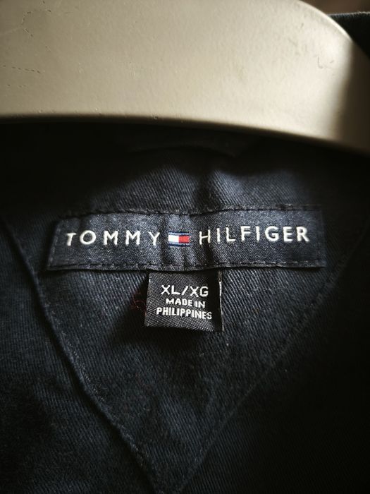 Tommy Hilfiger .