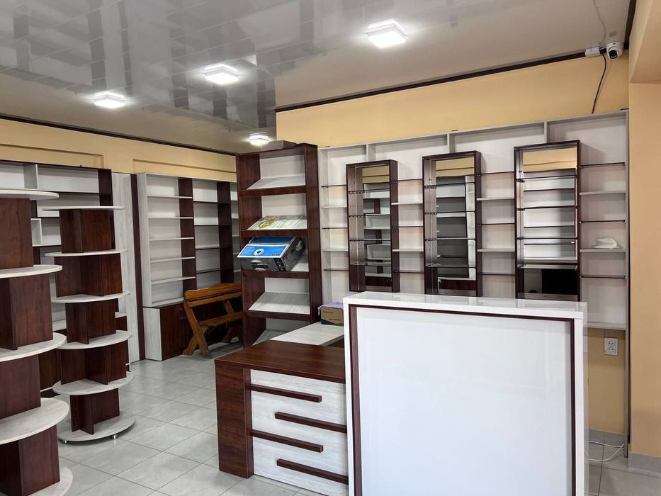 Китоб дукон учун ясалган полкалар