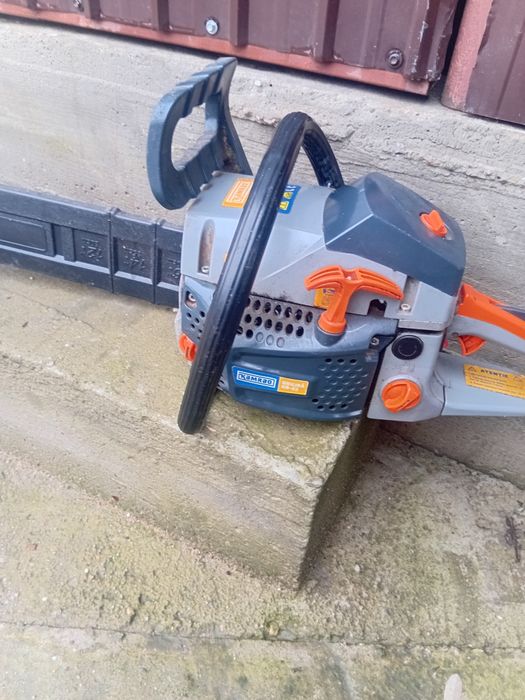 Drujba KAMARAD  5,8 cp.  Pt piese sau reparat , motor blocat