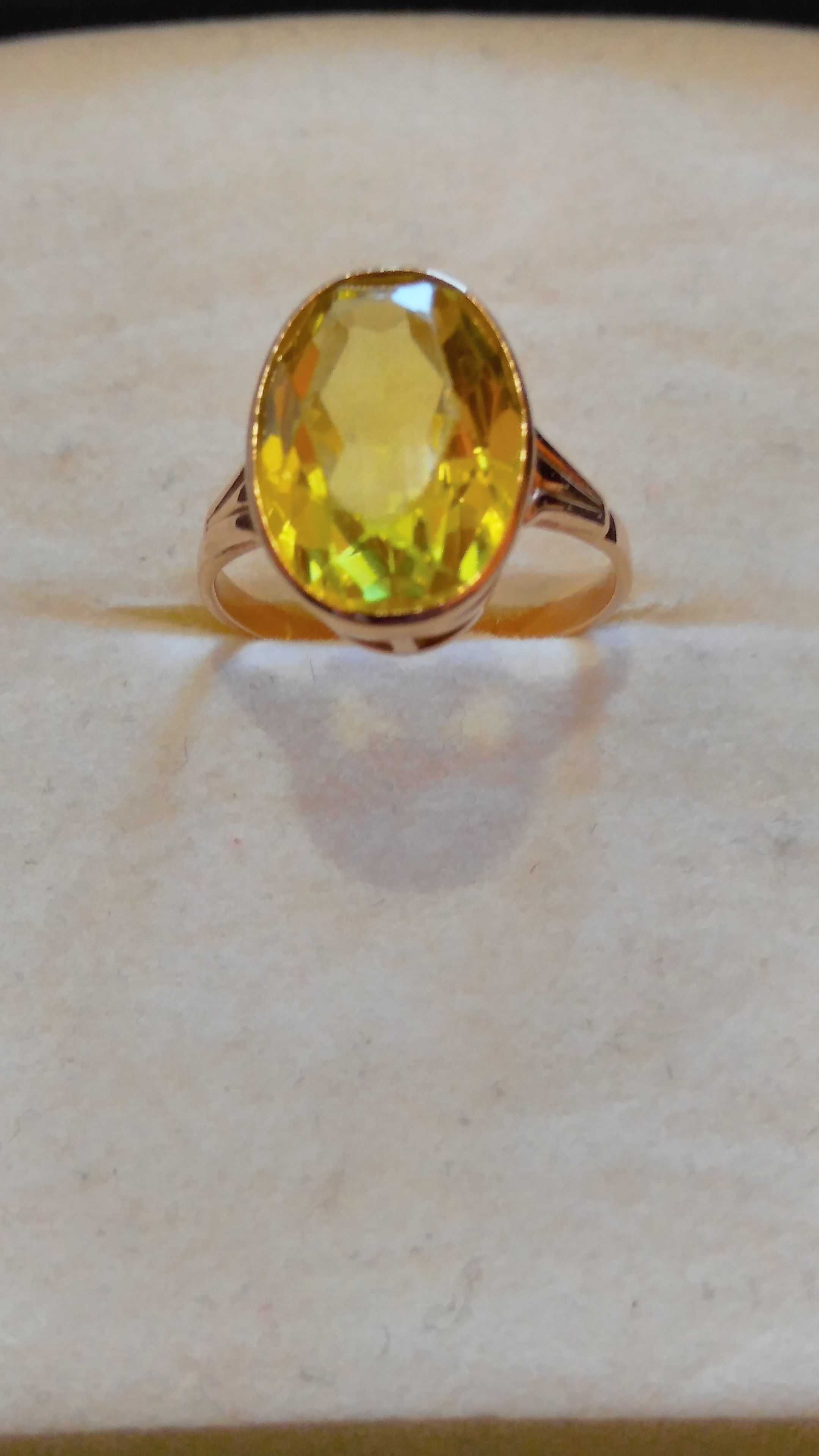 Inel aur galben , 14 k, cu Safir galben natural