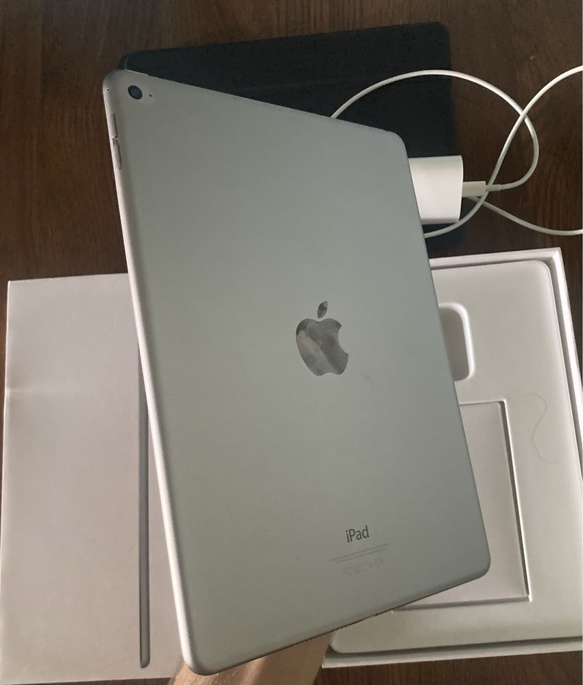 Ipad air 2 pamat 64 Gb Korobka document+zaradka chexol