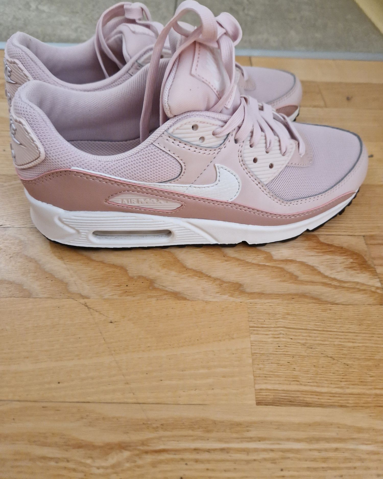 Продавам дамски Air max 90 pink