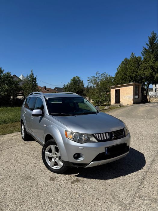 Mitsubishi Outlander 2.0 DID 4x4 7 locuri