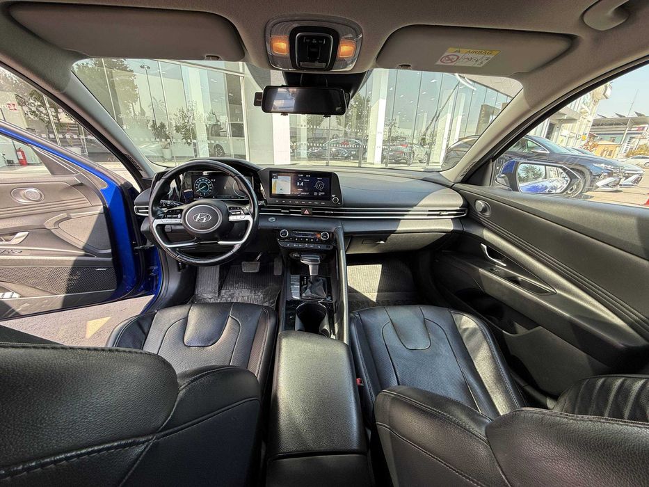 Hyundai Elantra Luxe 2021