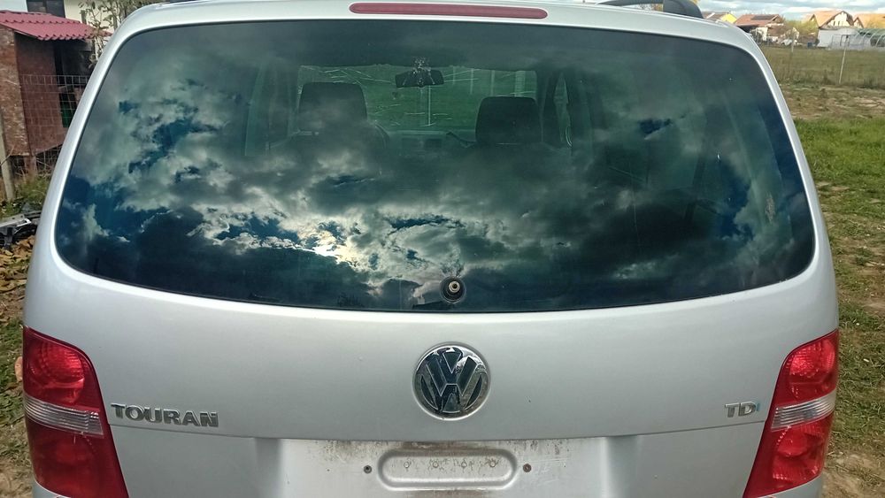 Vând haion si usi de Volkswagen Touran