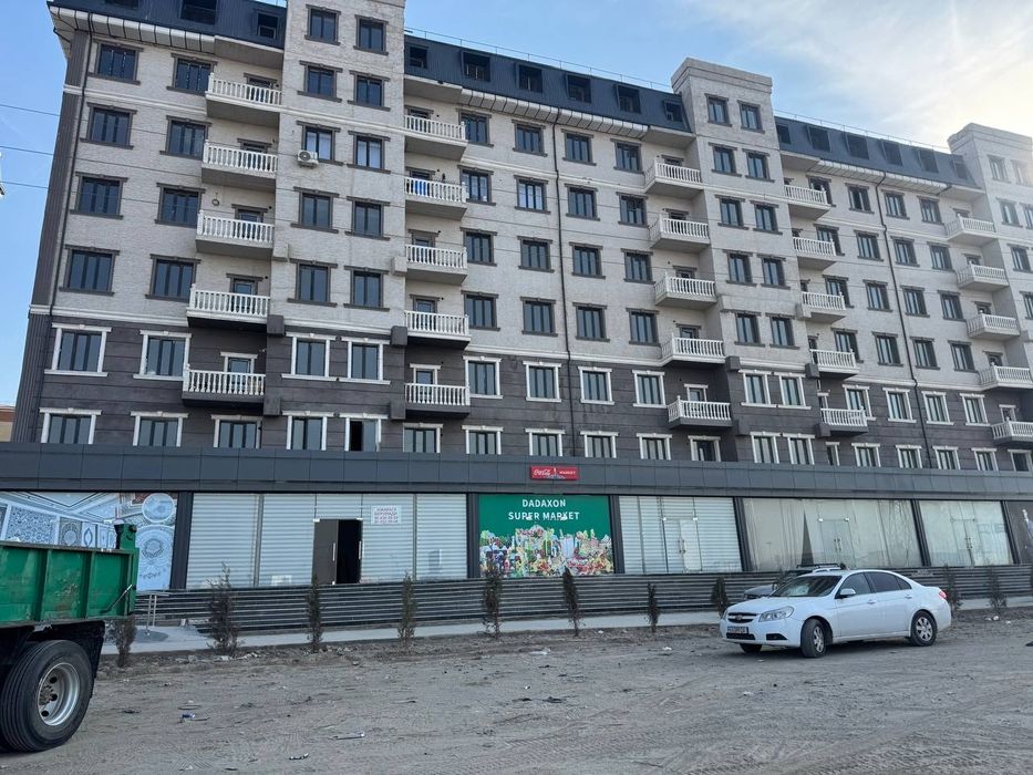 Raysentr bozori yonida 2 xonali kvartira 60²