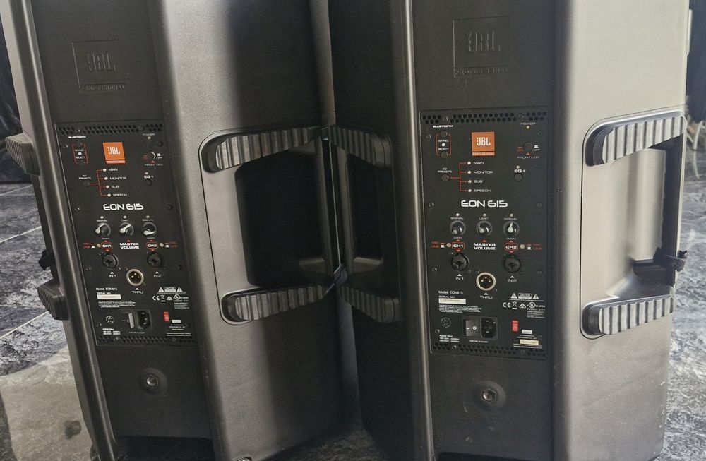 Vănd boxe active JBL