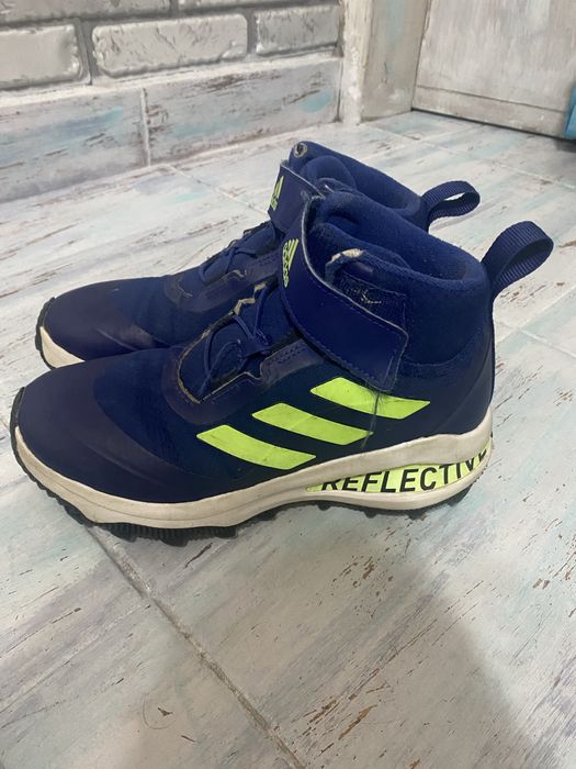 Adidas боти за сняг