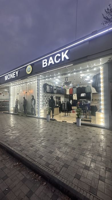 Kiyim do’koni sotiladi