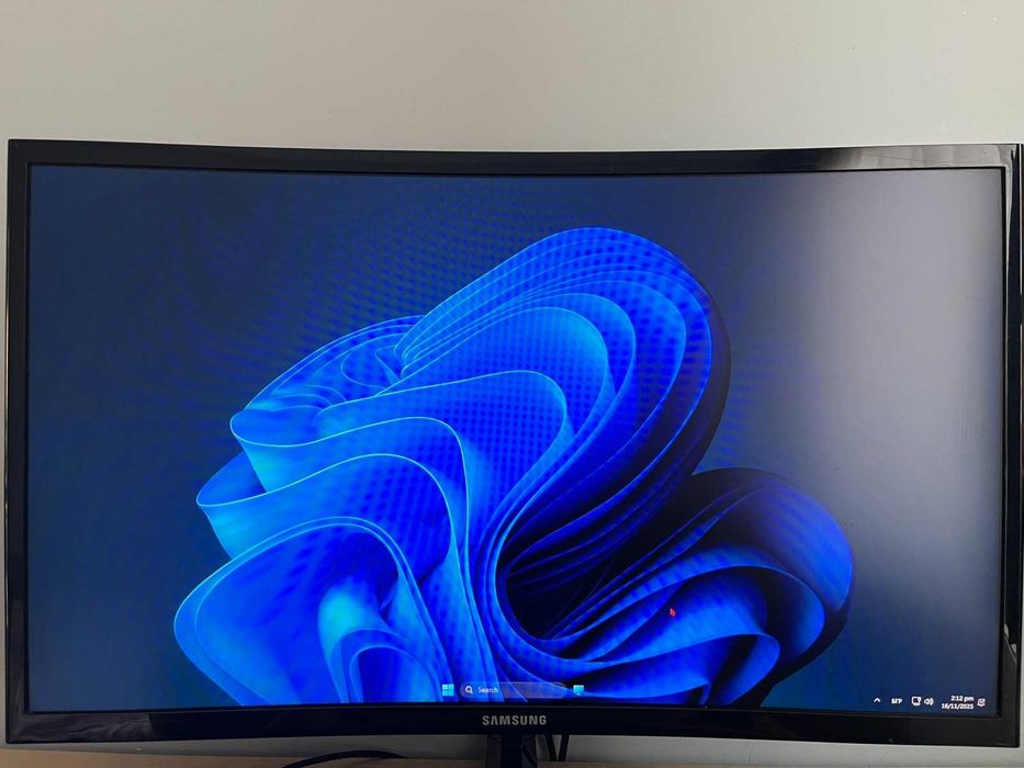 Samsung 24", 144Hz извит!