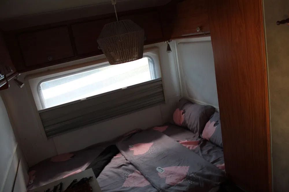 Продавам две каравани на к-г Китен