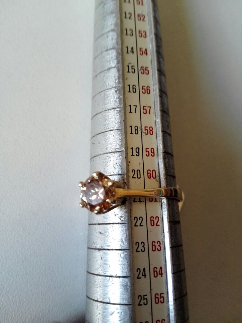 Vînd inel solitar superb din aur cu diamant 1,13ct