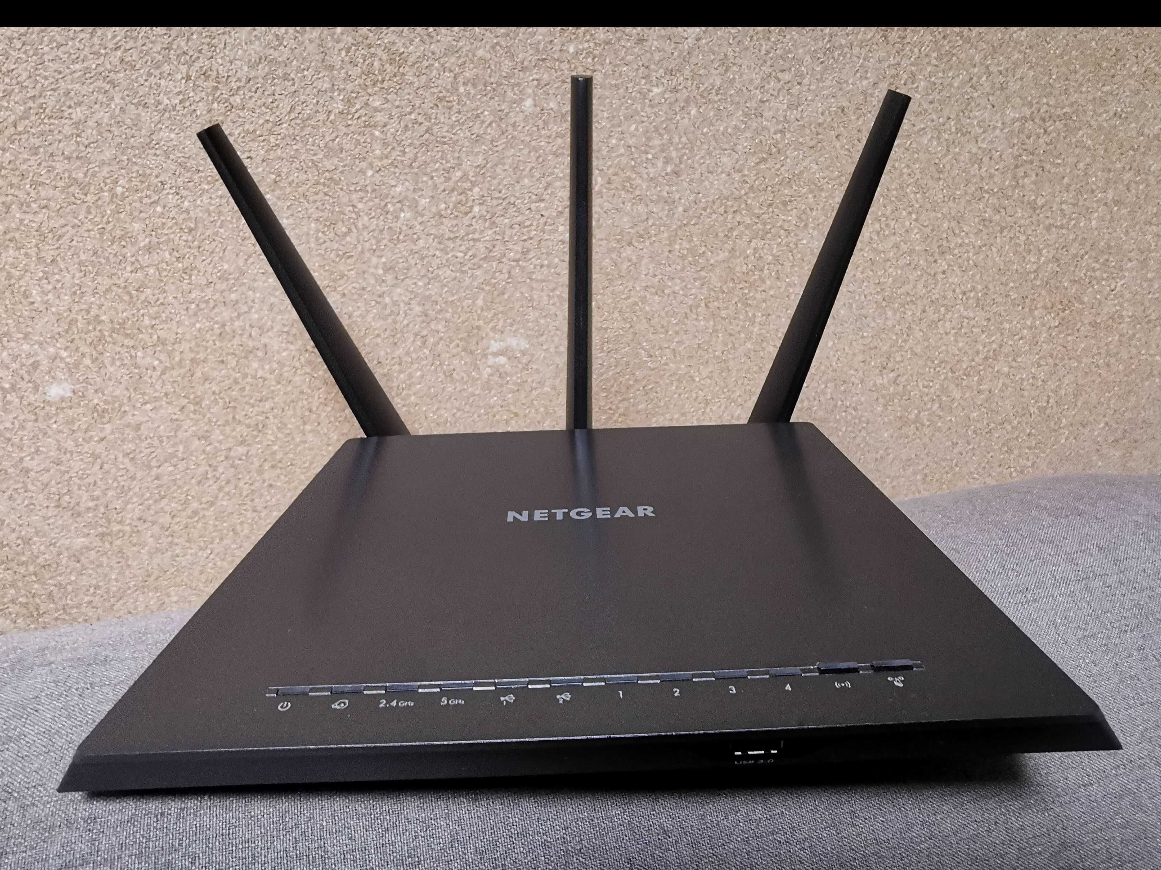 безжичен гигабитов рутер NETGEAR Nighthawk Wi-Fi Router R7000