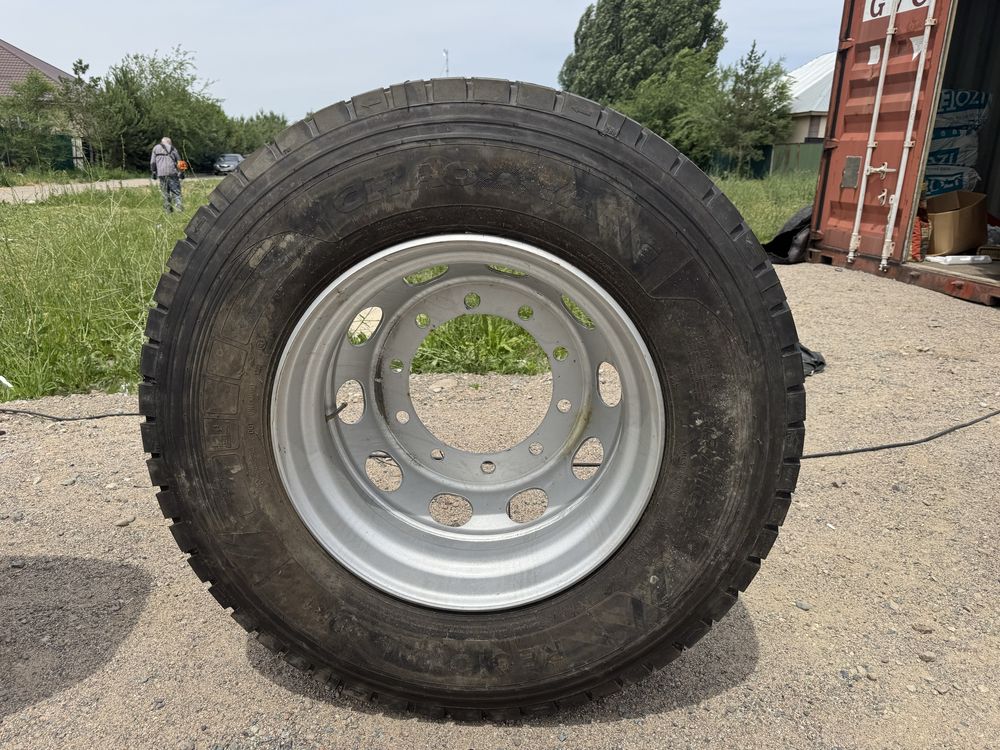 Продам шину новую с диском 315/70/22.5