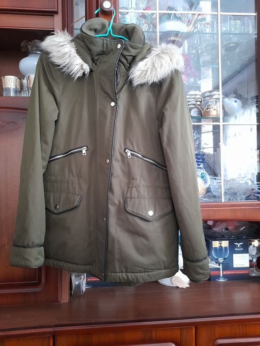 Продам куртку женскую