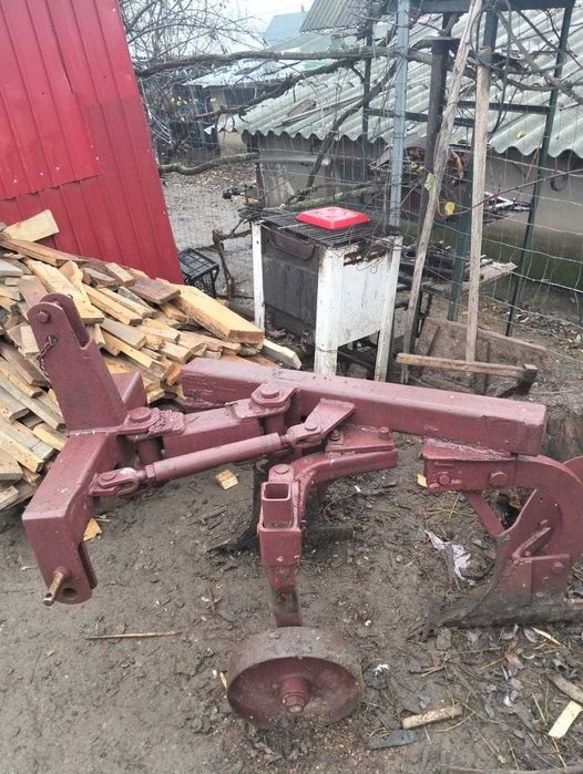 Vând plug în stare foarte buna!