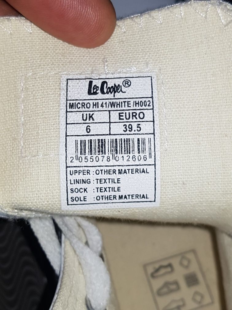 Tenisi inalti Lee Cooper ORIGINALi!
Culoare: Alb
Masura: 39,5
POZE REA