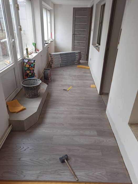 Meserias - faianta, gresie , parchet , glet, montaj usi, etc.