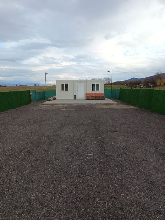 Отдава се под наем 700кв.м. парцел и офис контейнер 15 кв.м. 750 €
