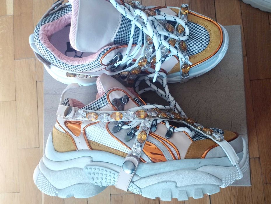 Маратонки с камъни по модел на Gucci