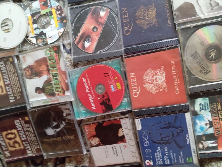 Cd с музика най-различни жанрове