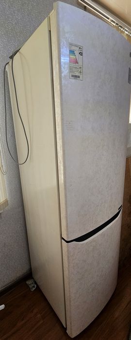 Холодильник LG 220 литров на запчасти
