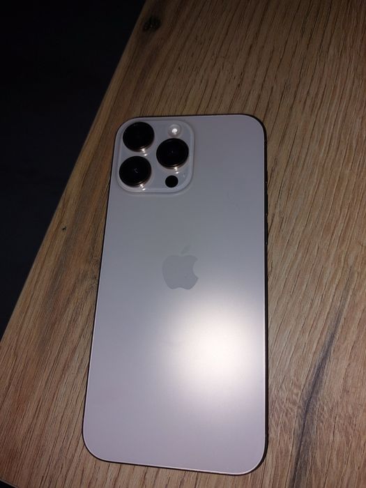 Продавам Iphone 16 pro max