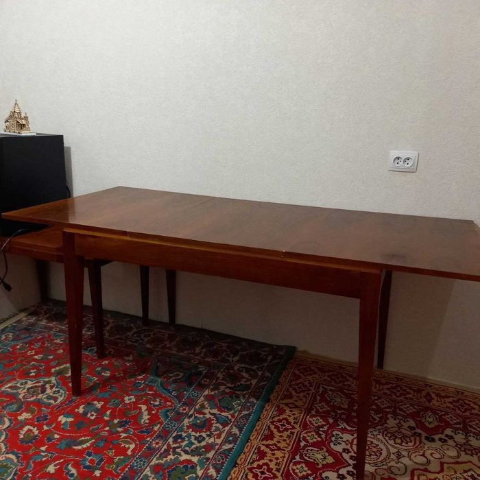 Продам шифоньер деревянный двухдверный румынский