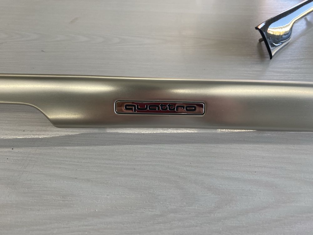 Интериорна лайсна за табло със емблема "QUATTRO" oт AUDI B5