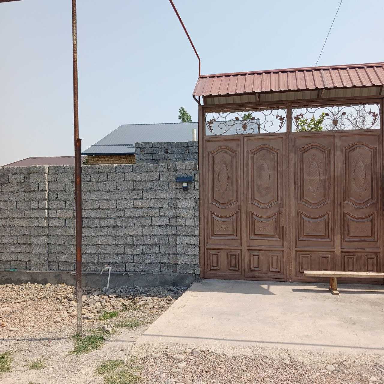 Продаётся 2 дома на 1 участке