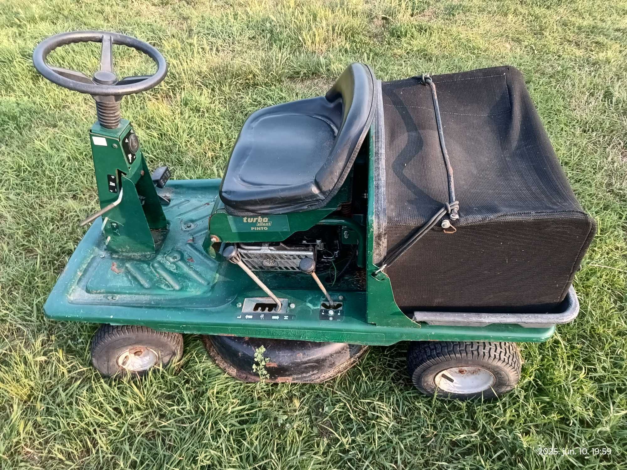 Tractoras gazon mtd pinto