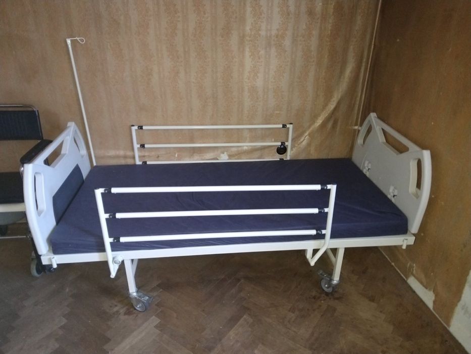 Болнично легло с матрак