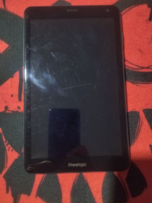 Продавам таблет Prestigio има зарядно.