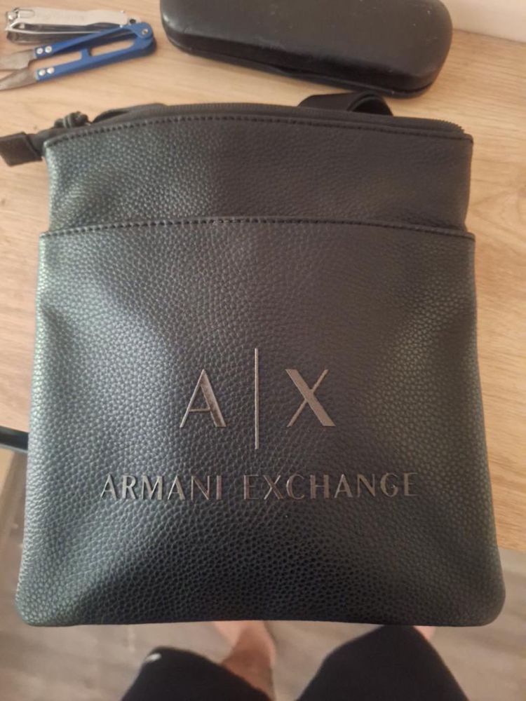 100% оригинална чантичка Armani Exchange