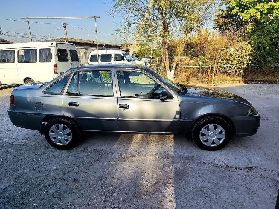 Продам  срочно Нексию 2