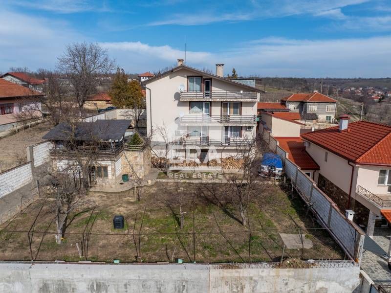 Многофамилна четириетажна къща в с. Басарбово