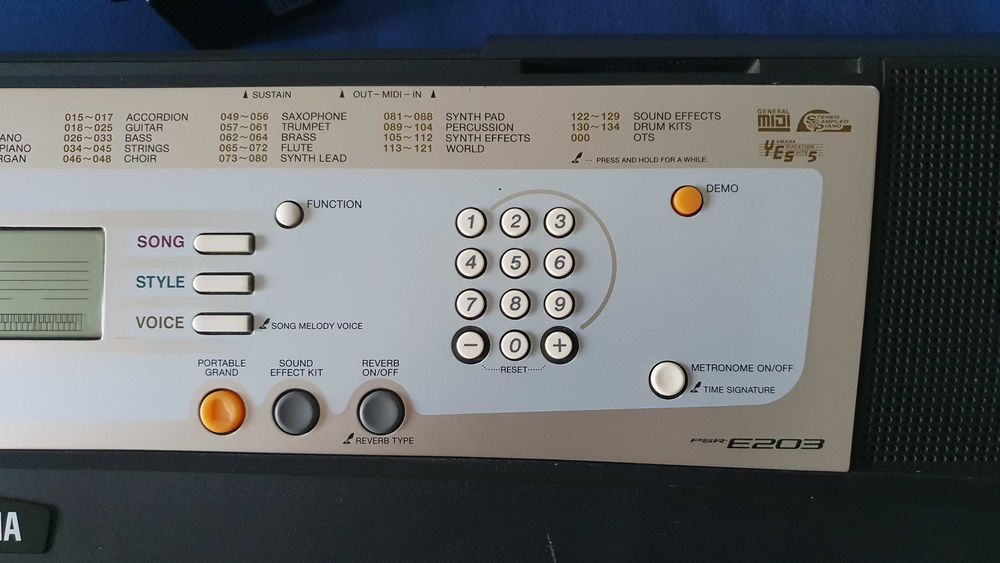 Orga Yamaha PSR E203