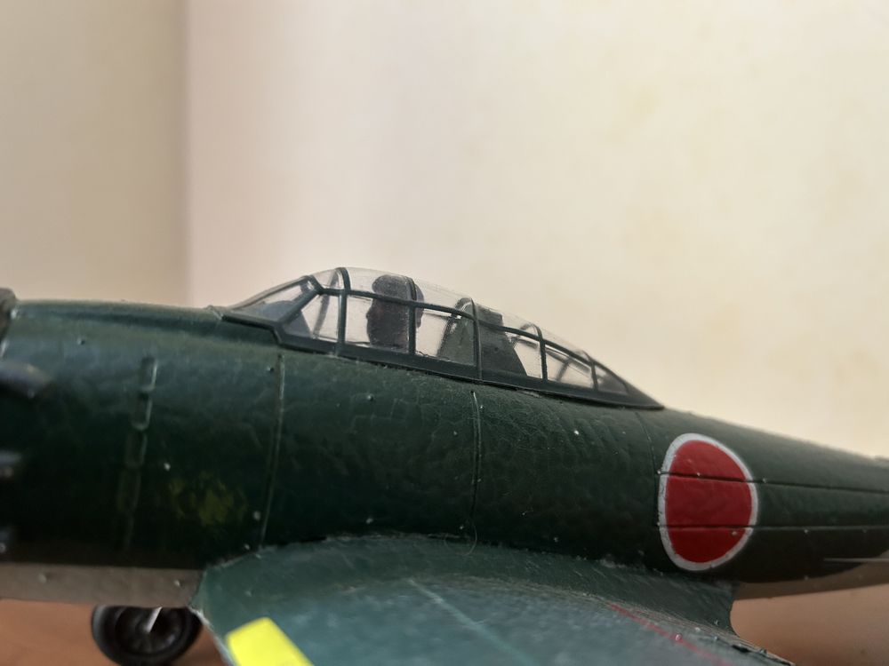 Радиоуправляем самолет Mitsubishi A6M Zero
