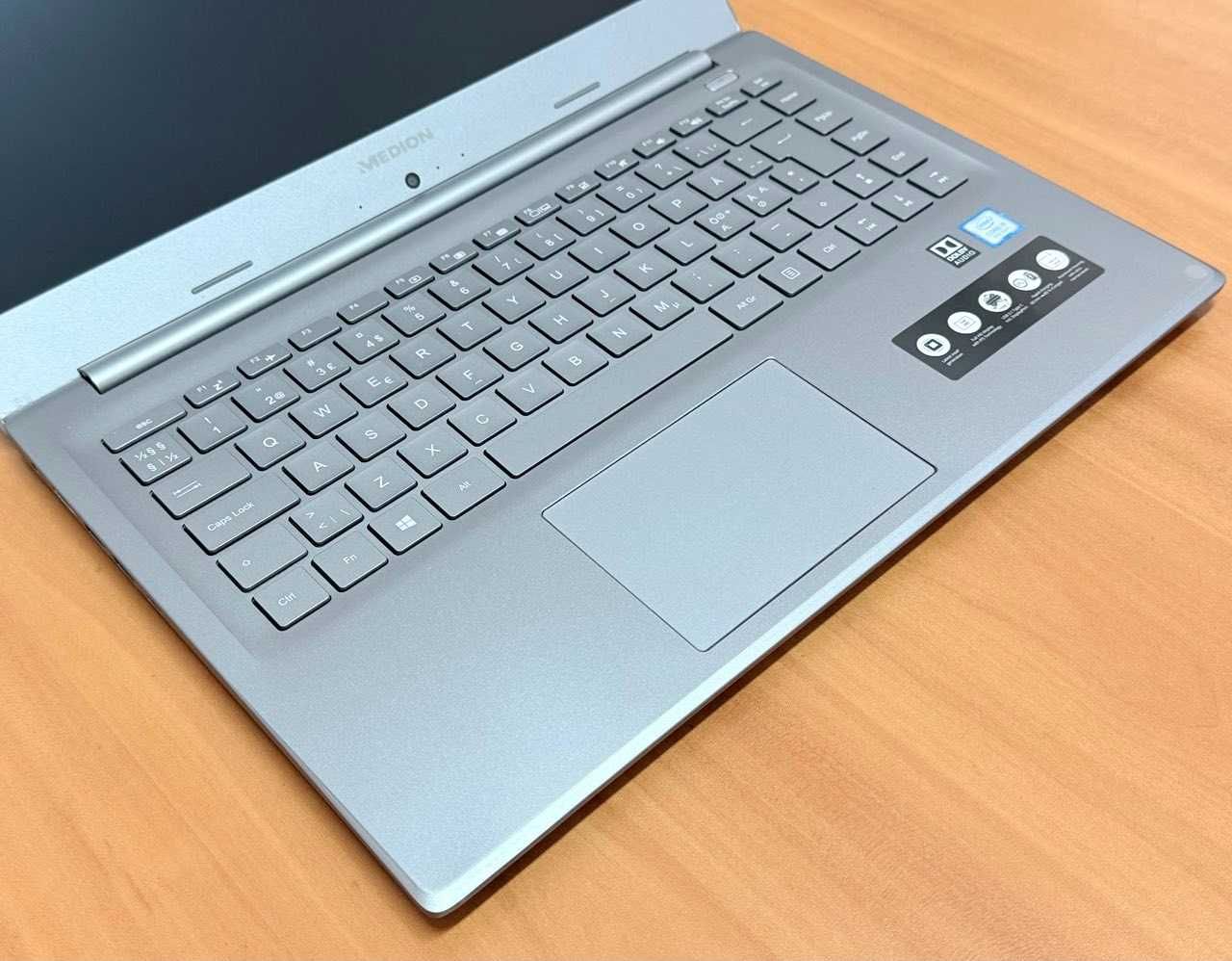 15.6' IPS FHD \ i7-8565U \ Medion Akoya S6445 \ 16GB RAM \ 256GB SSD