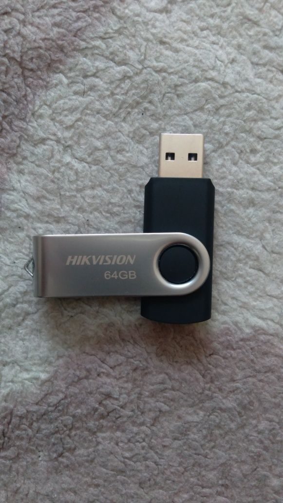 Продам USB флешку 64gb с загружечной виндой