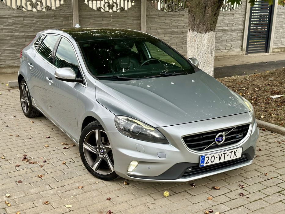 Volvo V40 R-Design, 1.6 diesel, 115 Cp, euro 5, an 2013