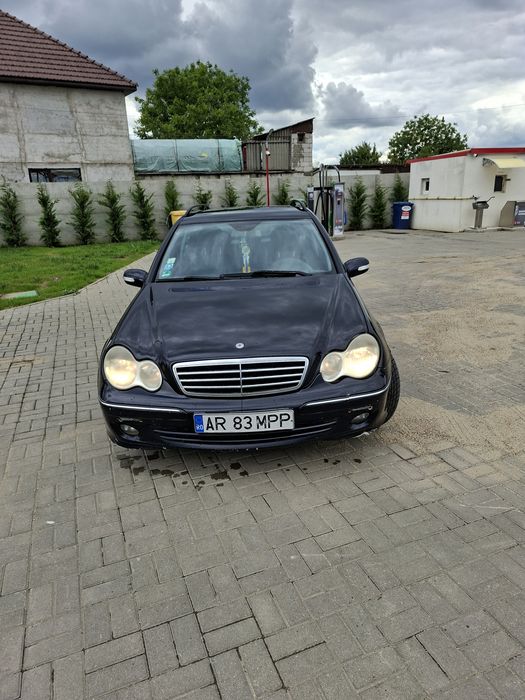 Vând Mercedes c200