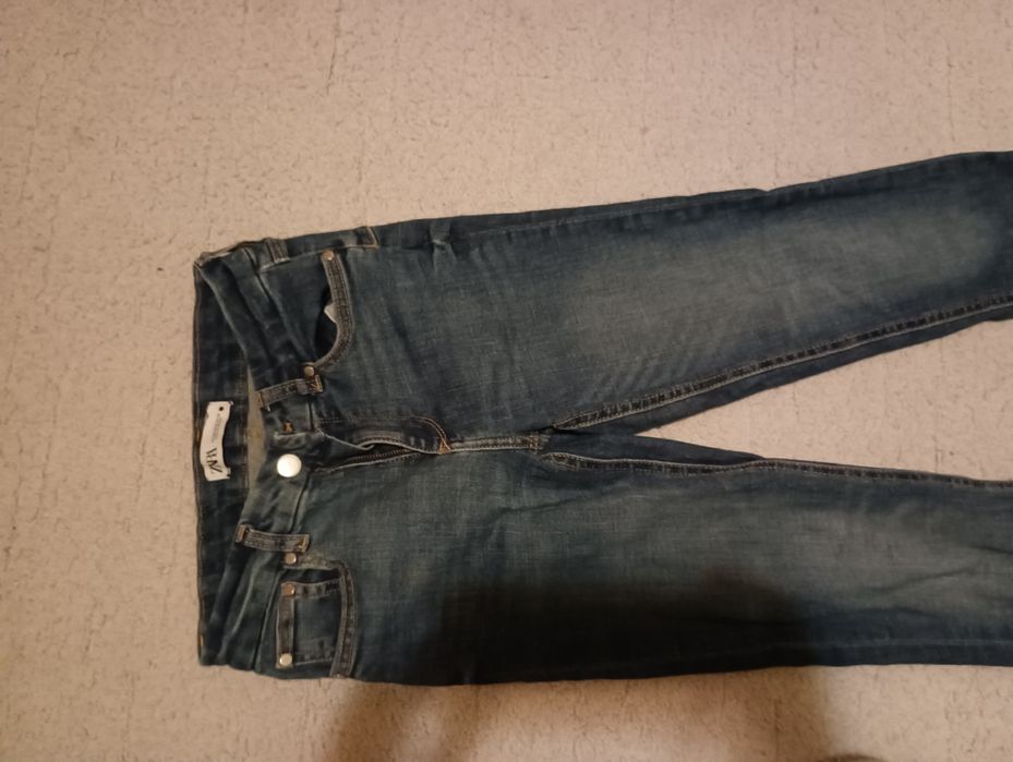 Тъмносиньо дамско дънки на Зара размер 34