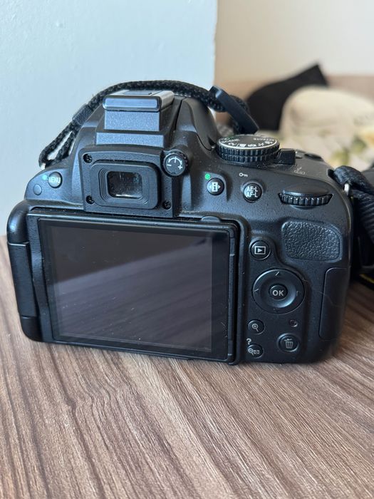 Nikon D5100 фотоапарат + обективи, аксесоари, статив