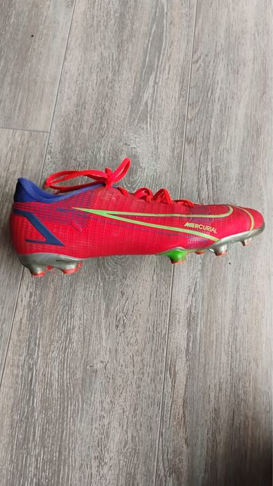 Vand crampone Nike in stare foarte buna! Marimea 38