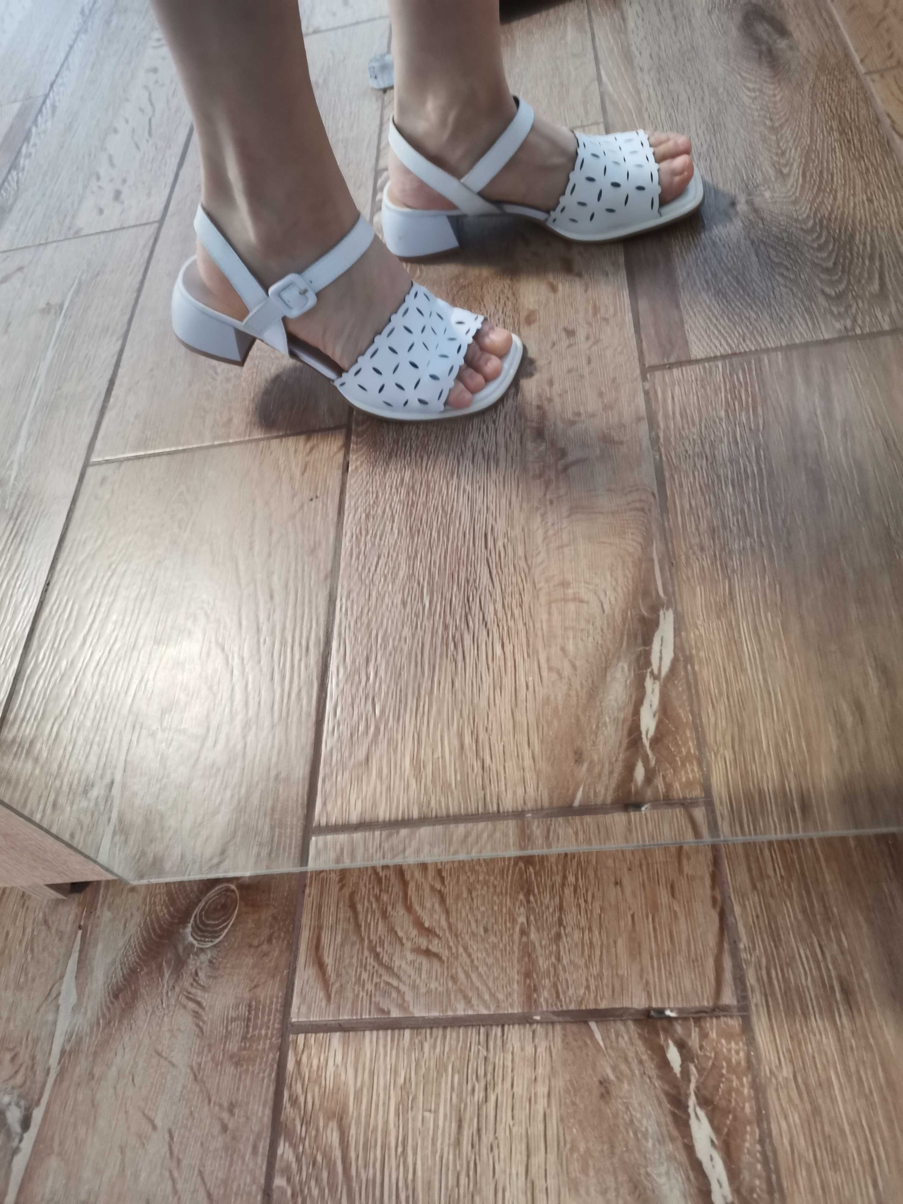 Sandale 37  albe dama piele Flavia Passini