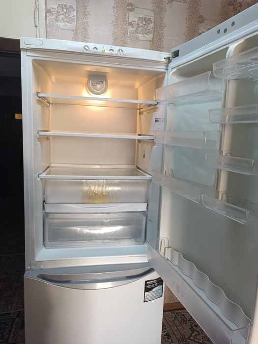 Холодильник Hotpoint ariston