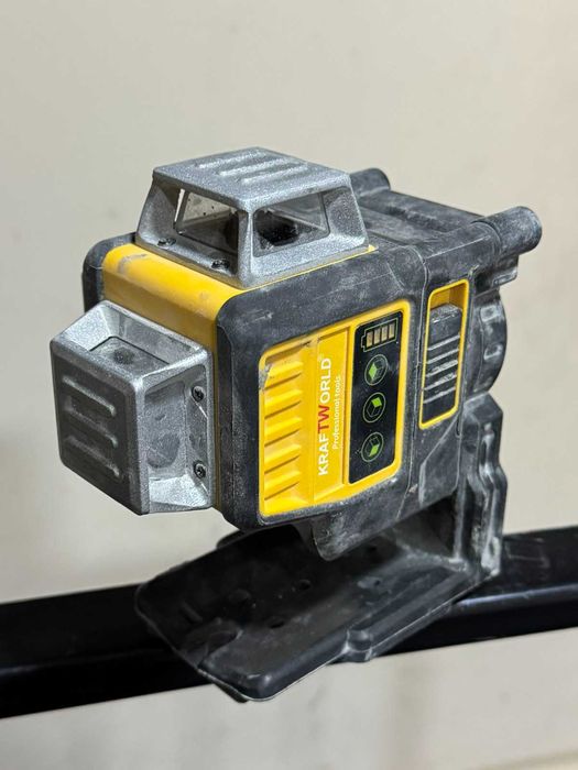 Лазерен Нивелир 3D с 16 линии 360° KrafT Royal + 2 батерии и зарядно